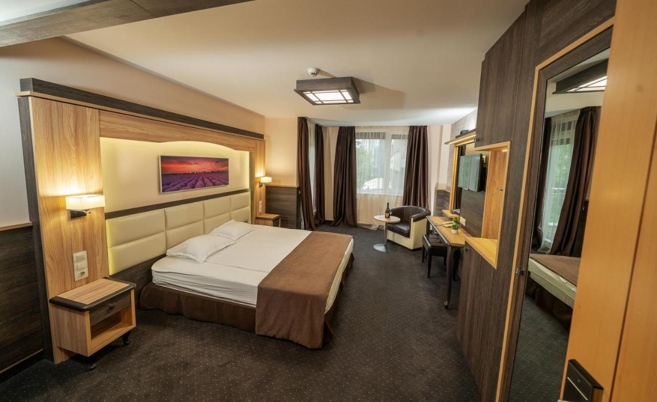 Hotel Zoo Sofia - Secured Paid Parking Exterior photo