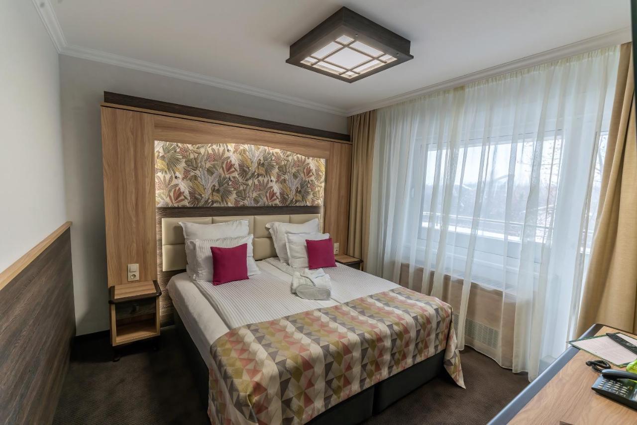 Hotel Zoo Sofia - Secured Paid Parking Exterior photo