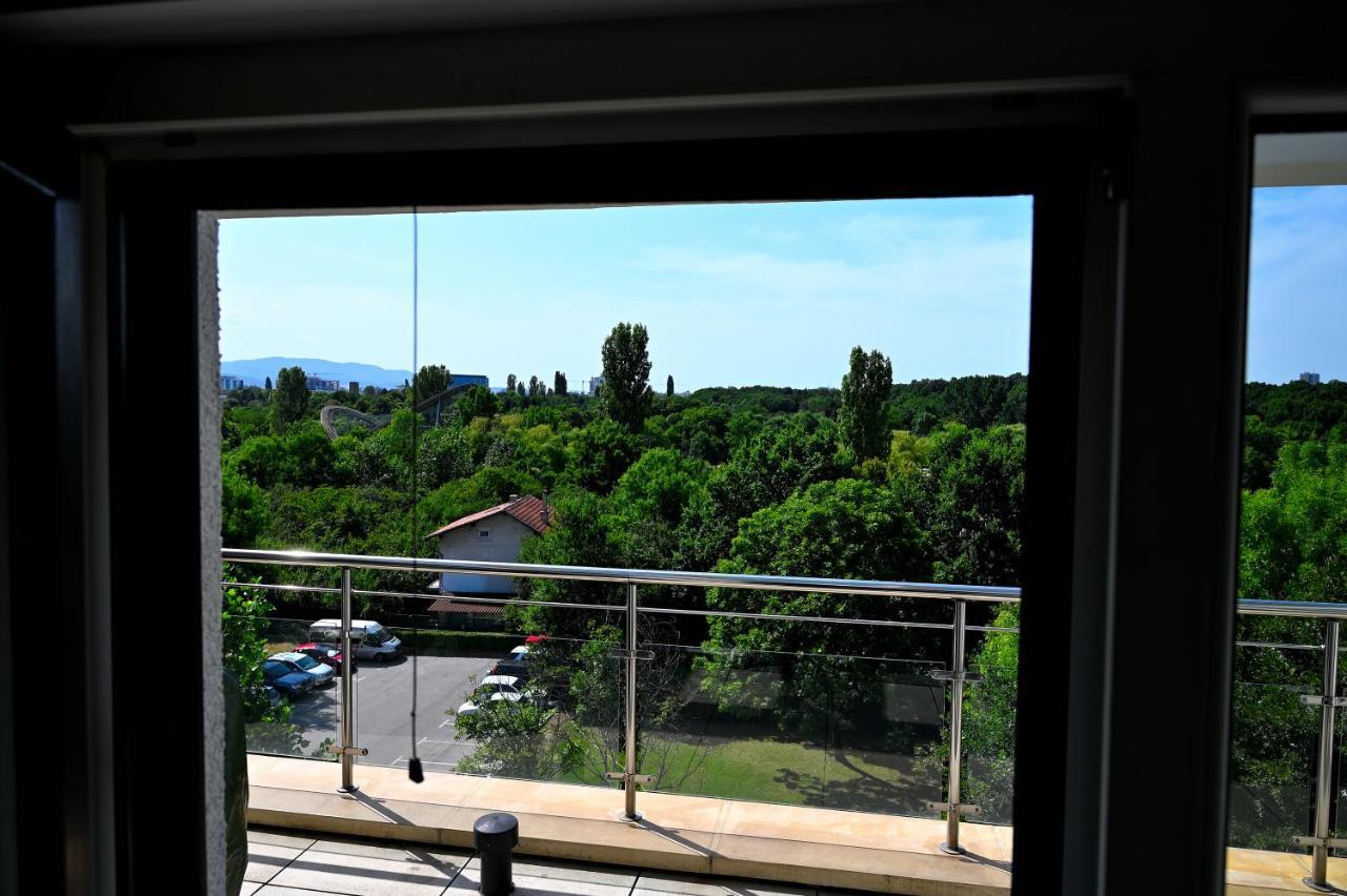 Hotel Zoo Sofia - Secured Paid Parking Exterior photo