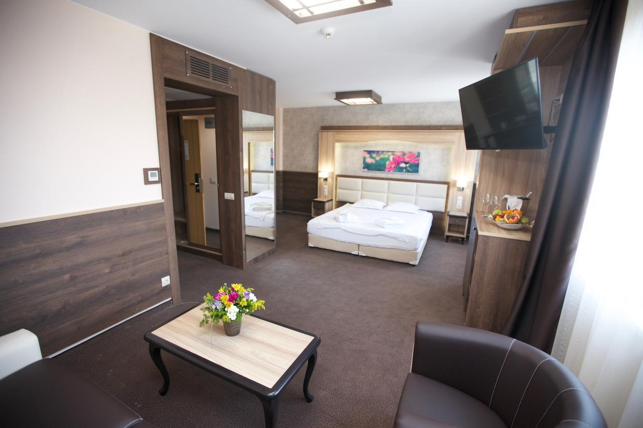 Hotel Zoo Sofia - Secured Paid Parking Exterior photo